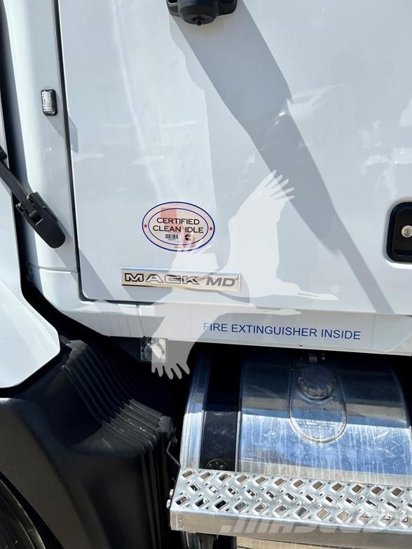 Mack MD6 Camioane platforma/prelata