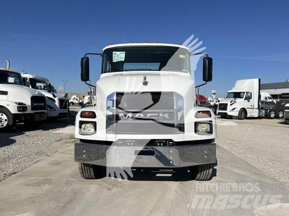 Mack MD6 Camion cabina sasiu