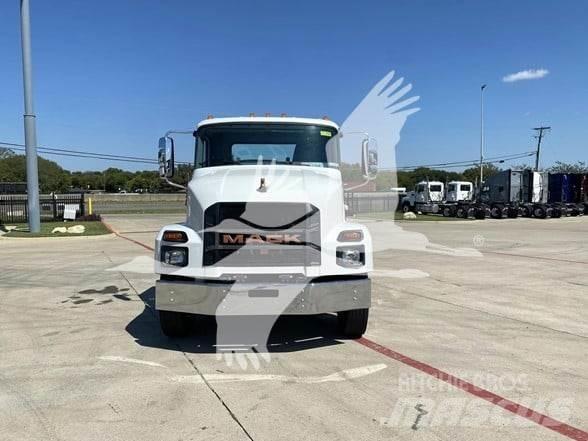 Mack MD6 Camion cabina sasiu