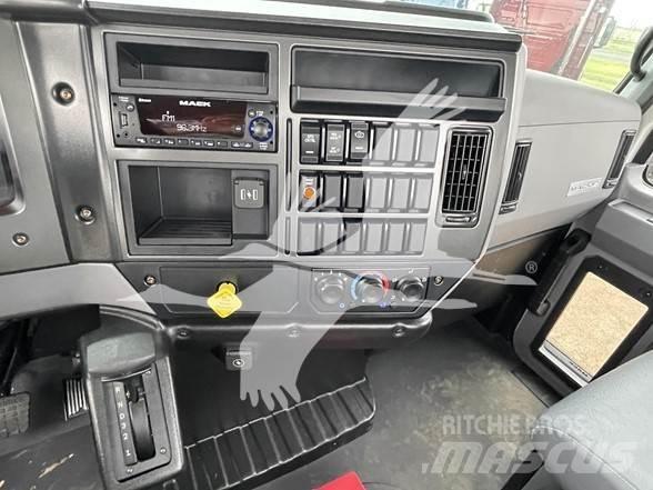 Mack MD6 Camioane platforma/prelata