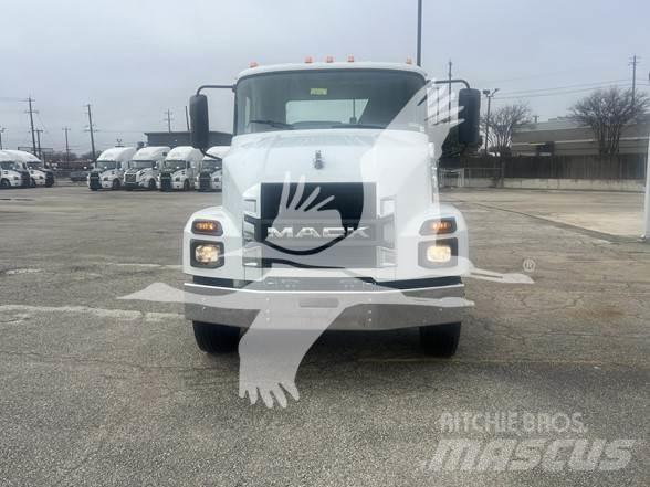 Mack MD6 Camion cabina sasiu