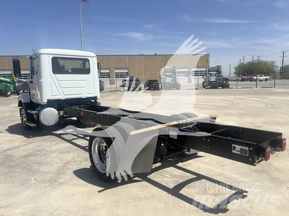 Mack MD6 Camion cabina sasiu