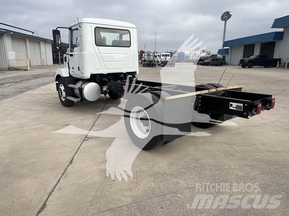 Mack MD6 Camion cabina sasiu