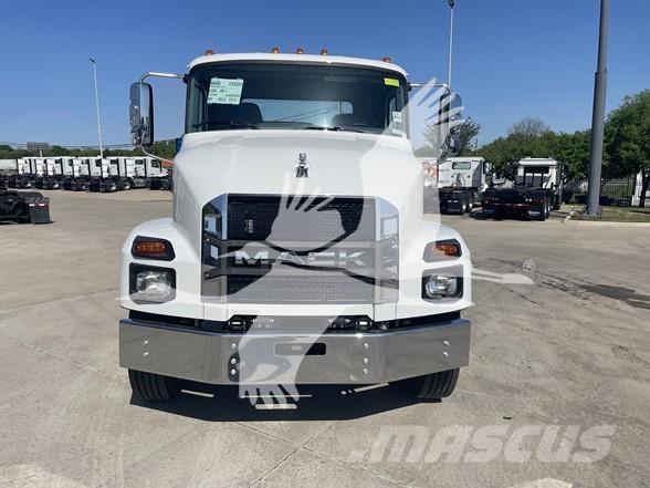 Mack MD6 Autotractoare