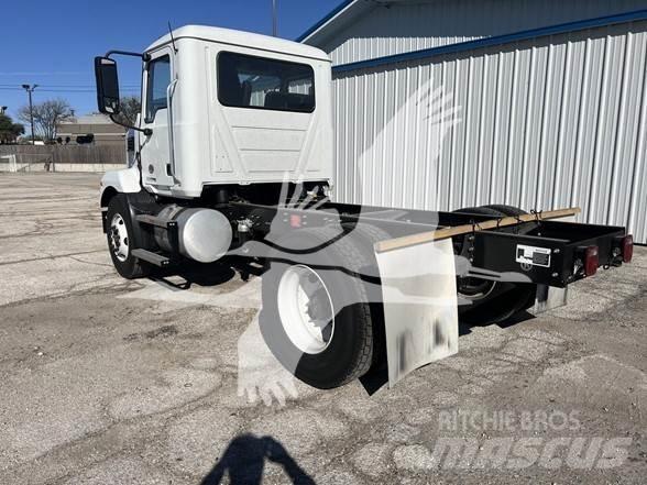 Mack MD6 Camion cabina sasiu