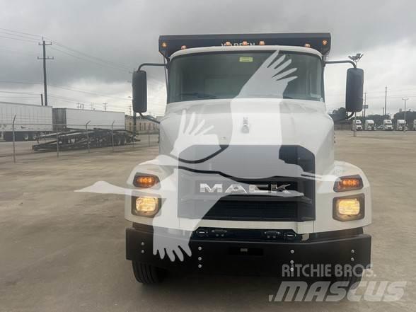 Mack MD6 Autobasculanta