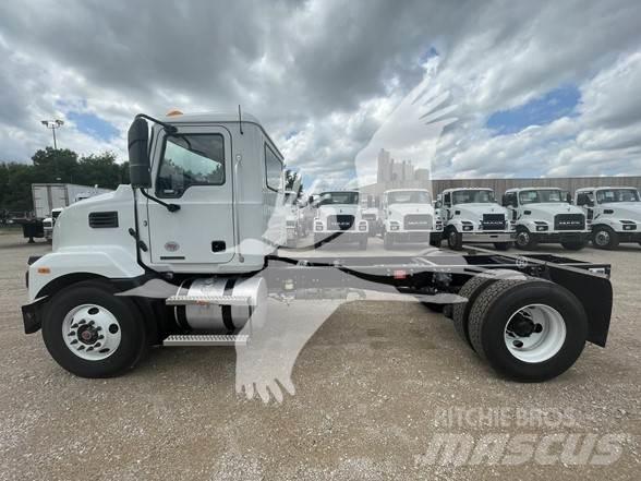 Mack MD6 Camion cabina sasiu