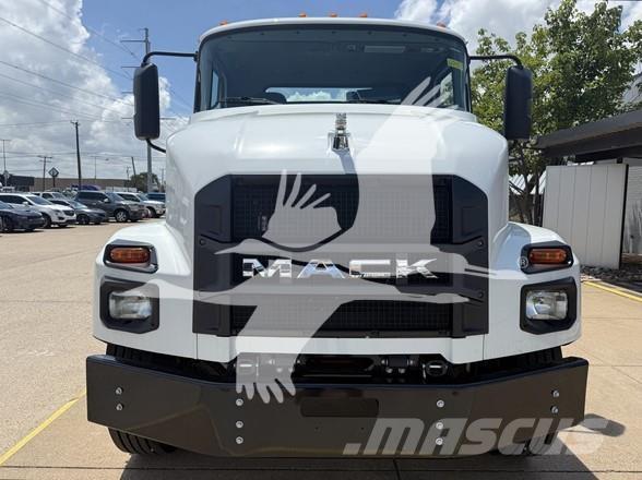 Mack MD6 Camion cabina sasiu
