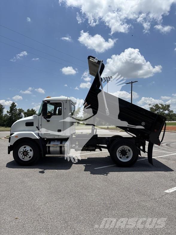 Mack MD6 Autobasculanta