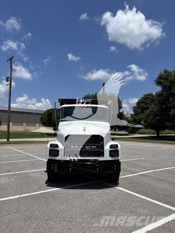 Mack MD6 Autobasculanta