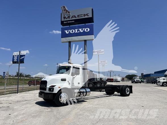 Mack MD6 Camion cabina sasiu