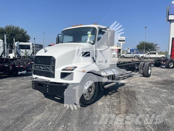 Mack MD6 Camion cabina sasiu