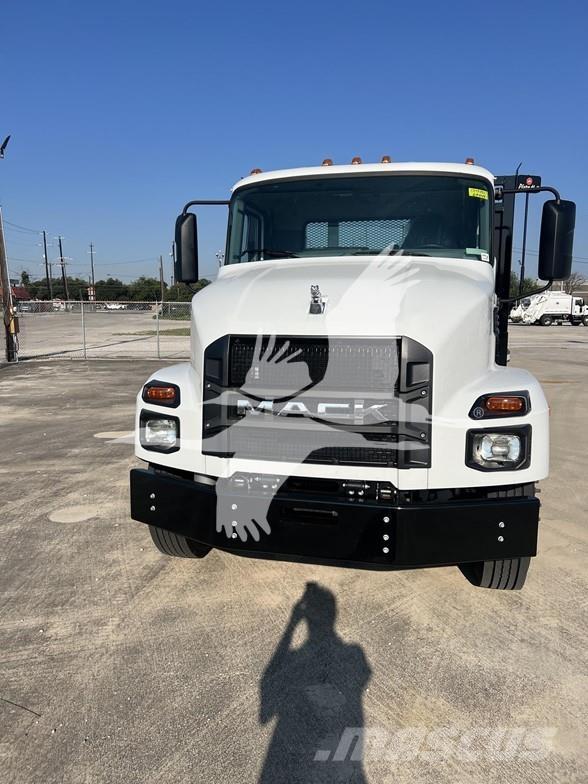 Mack MD6 Camioane platforma/prelata