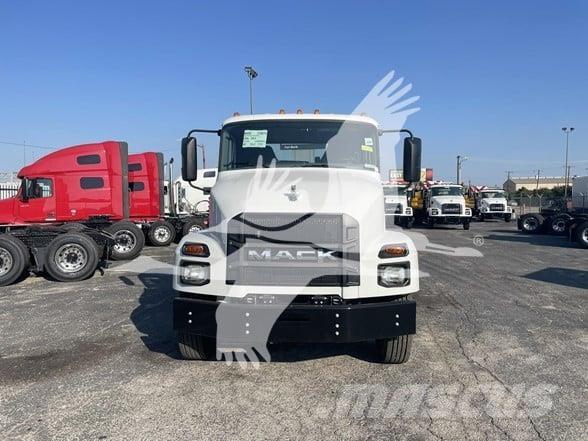 Mack MD6 Camion cabina sasiu