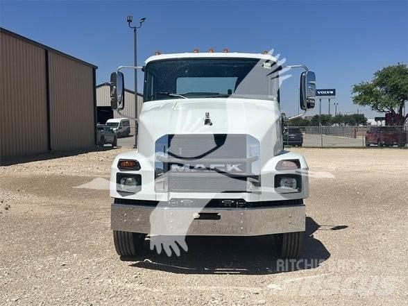 Mack MD7 Camion cabina sasiu