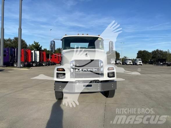 Mack MD7 Camion cabina sasiu