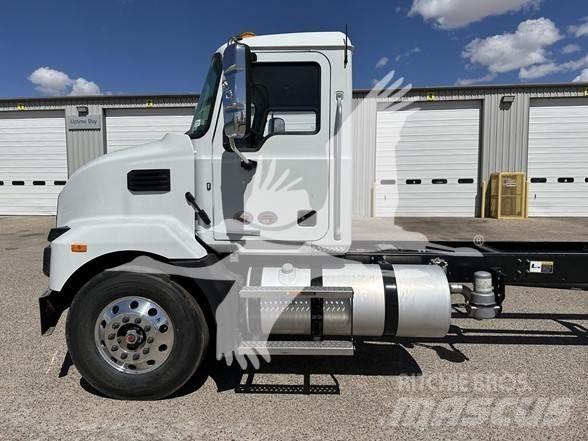 Mack MD7 Camion cabina sasiu