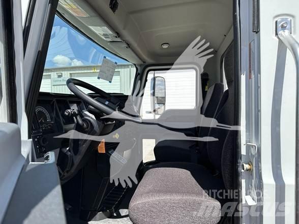 Mack MD7 Camion cabina sasiu