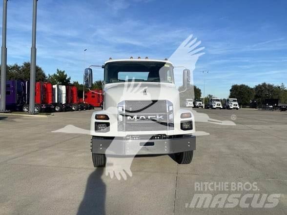 Mack MD7 Camion cabina sasiu