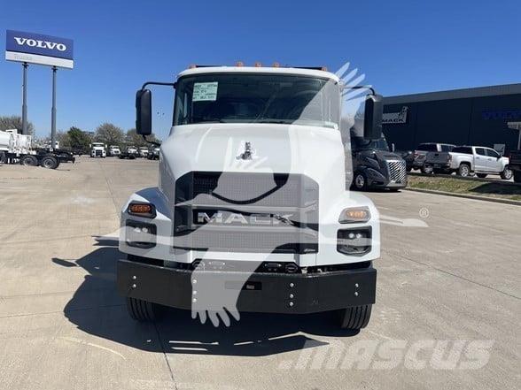 Mack MD7 Autobasculanta