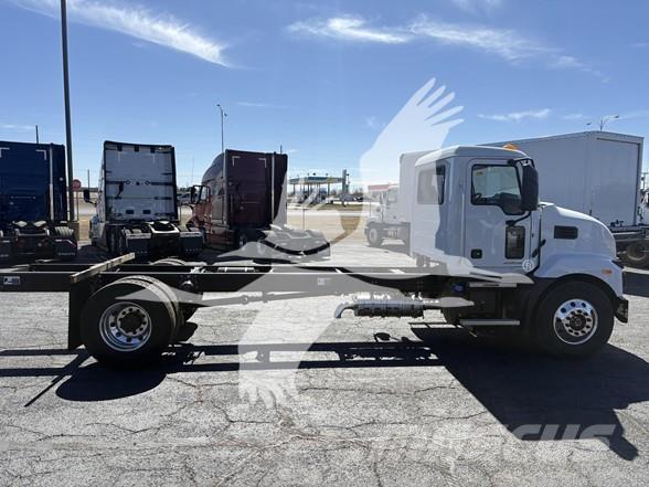 Mack MD7 Camion cabina sasiu