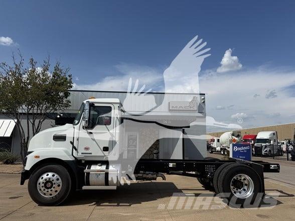 Mack MD7 Camion cabina sasiu