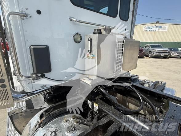 Peterbilt 567 Autotractoare