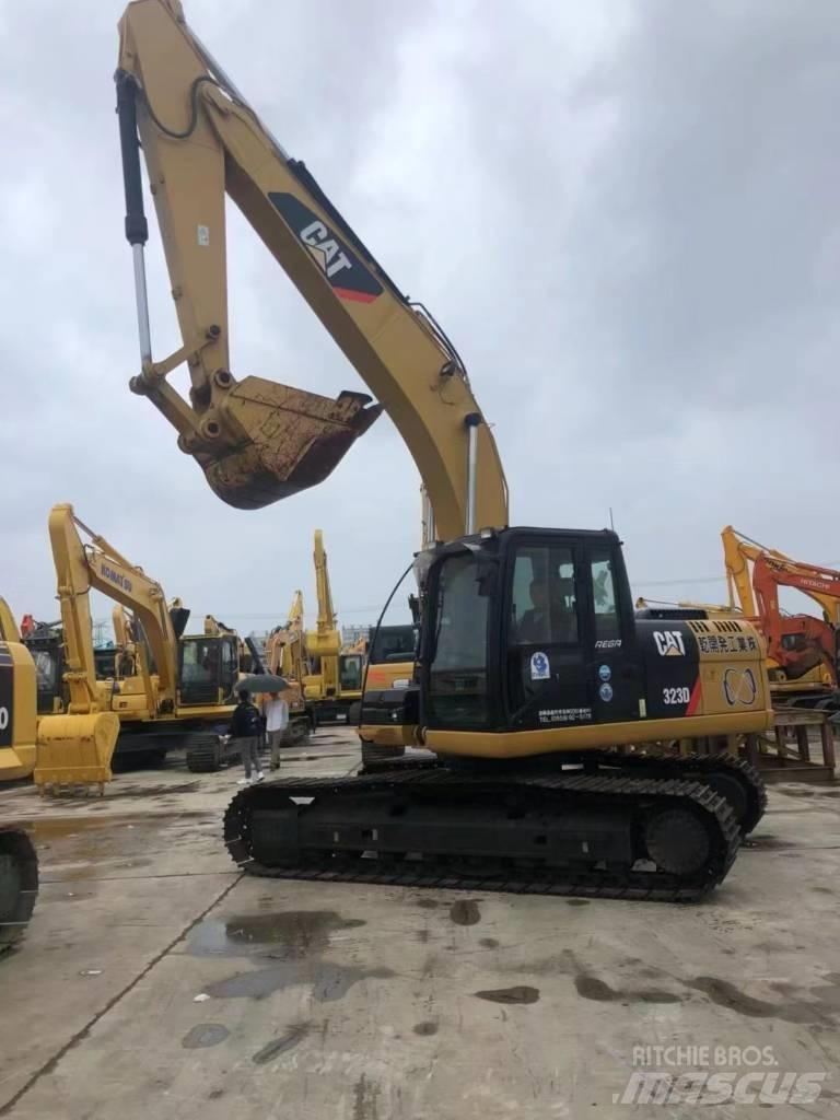 CAT 323 D Excavatoare pe șenile
