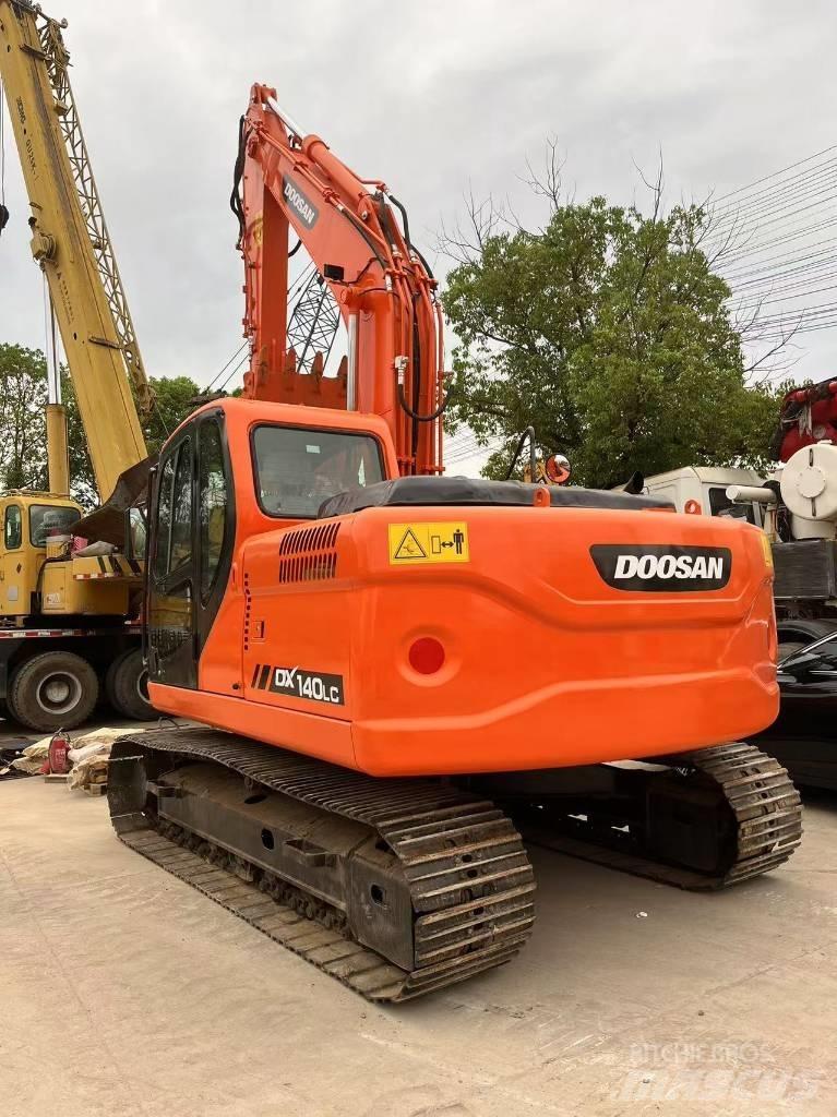 Doosan DX 140 Excavatoare pe șenile
