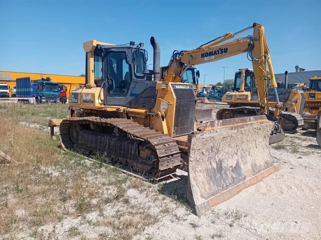 Komatsu D 61 EX-15 Buldozere pe senile