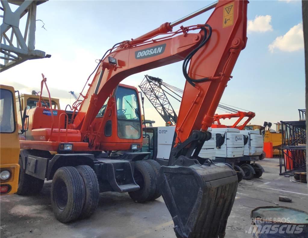 Doosan DH150W Excavatoare cu roti