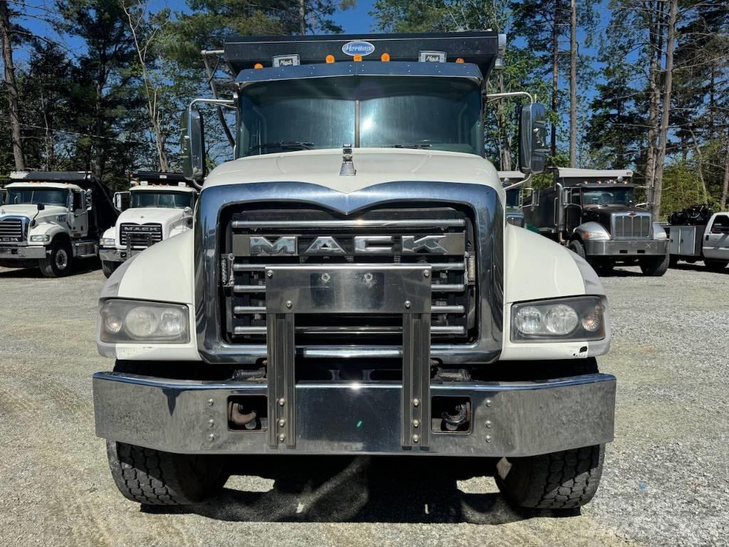 Mack GU713 Autobasculanta