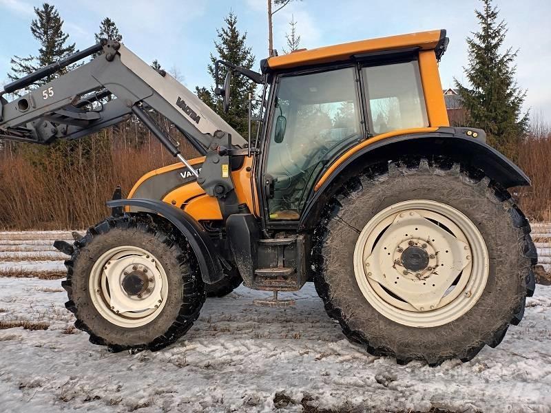 Valtra N 141 Hitech Tractoare