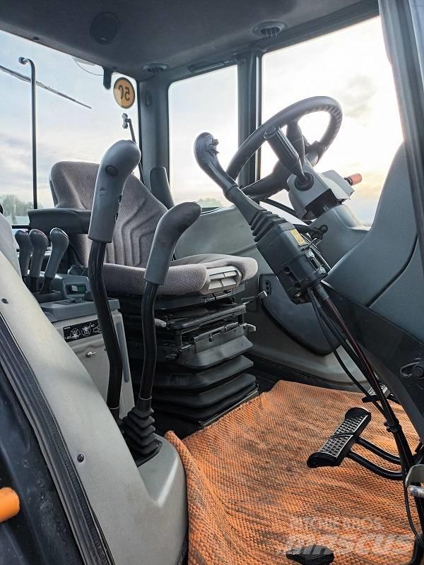 Valtra N 141 Hitech Tractoare