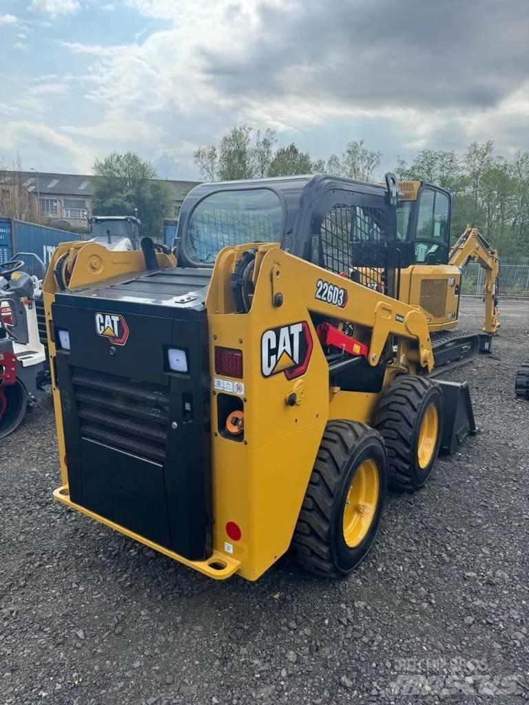 CAT 226D3 Mini incarcator