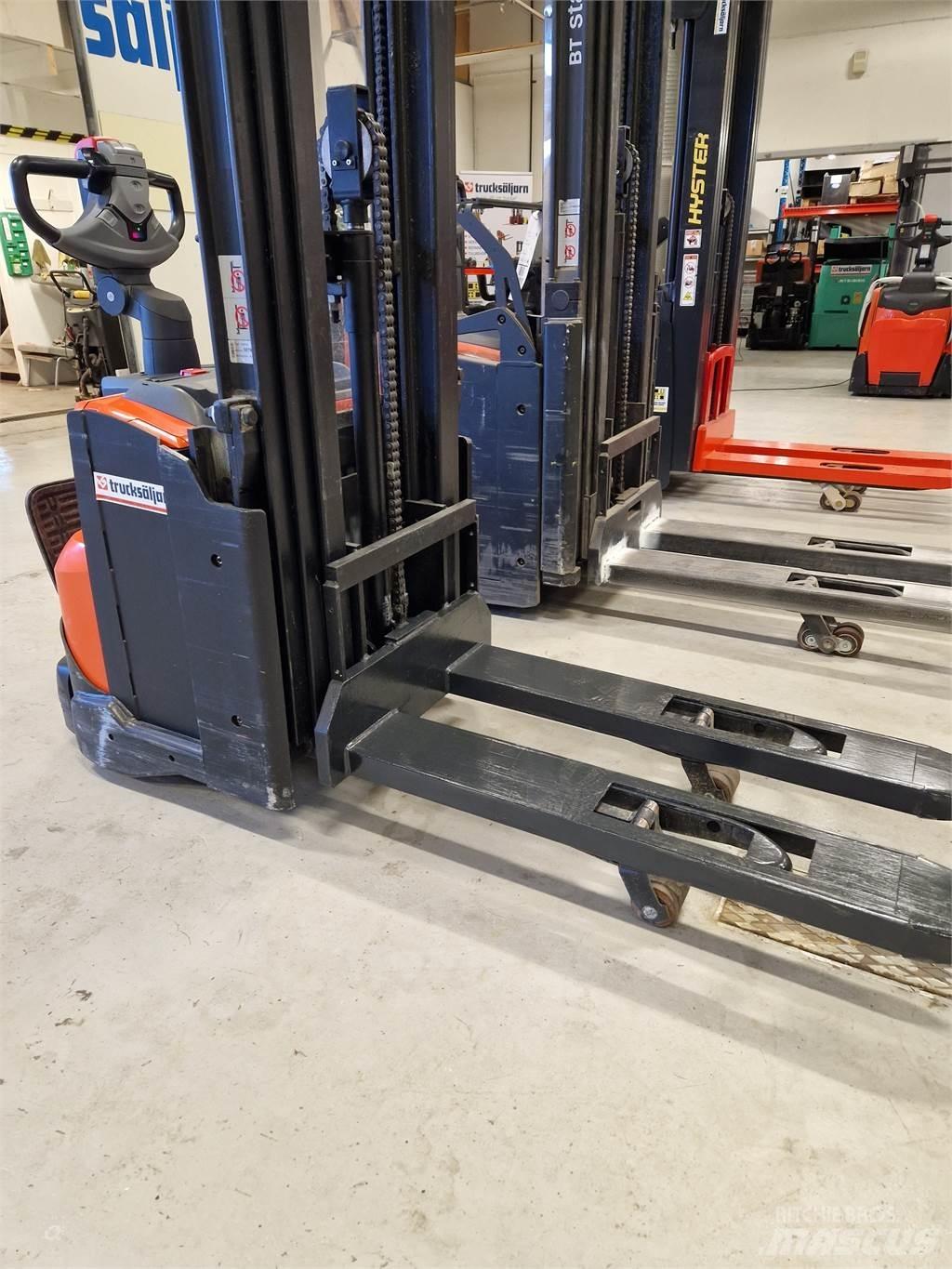 Toyota SWE120L Transpaleta manuala