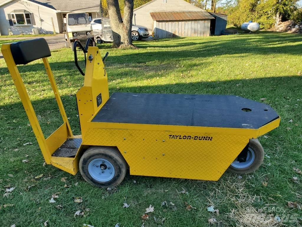 Taylor-Dunn SC090 Camioane de tractiune