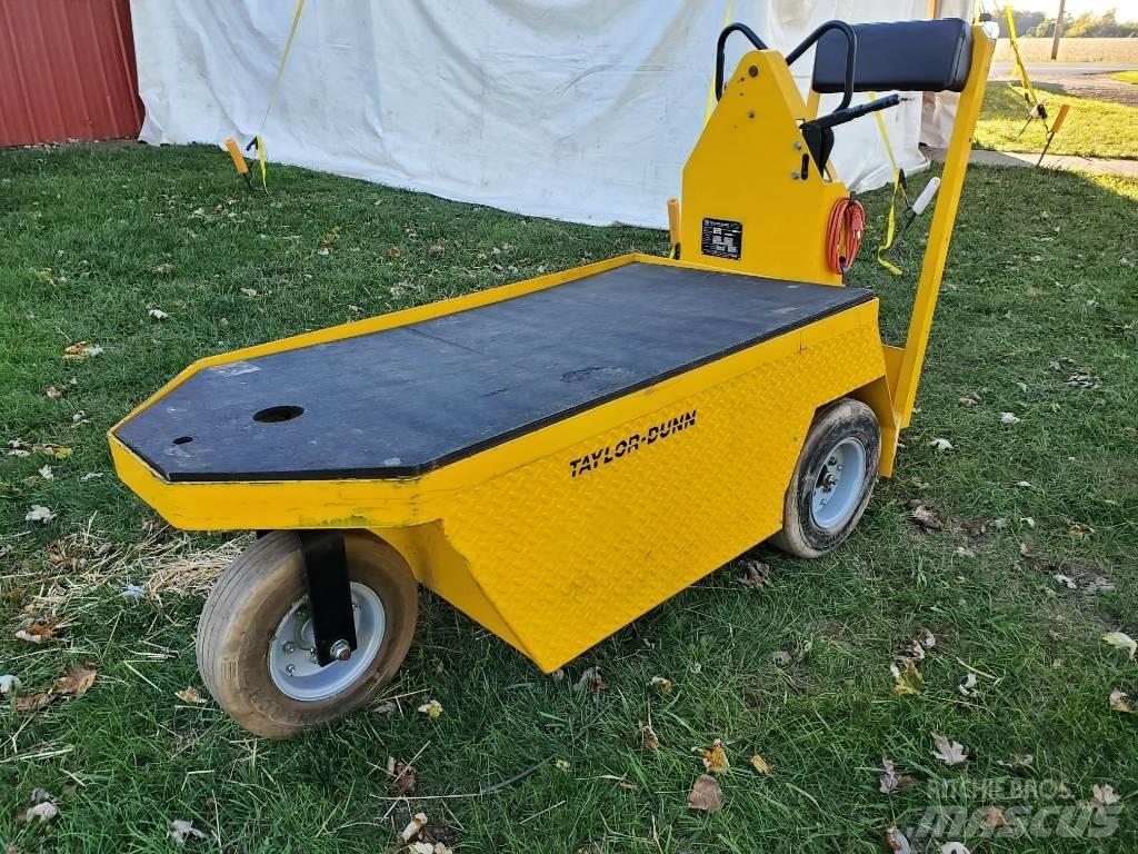 Taylor-Dunn SC090 Camioane de tractiune
