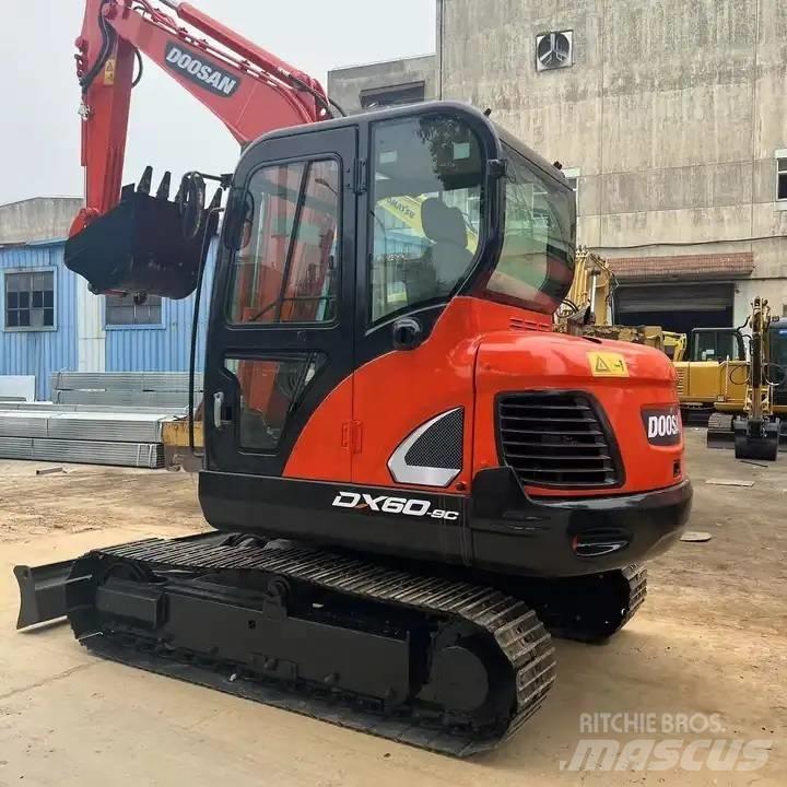Doosan DX60 Excavatoare pe șenile
