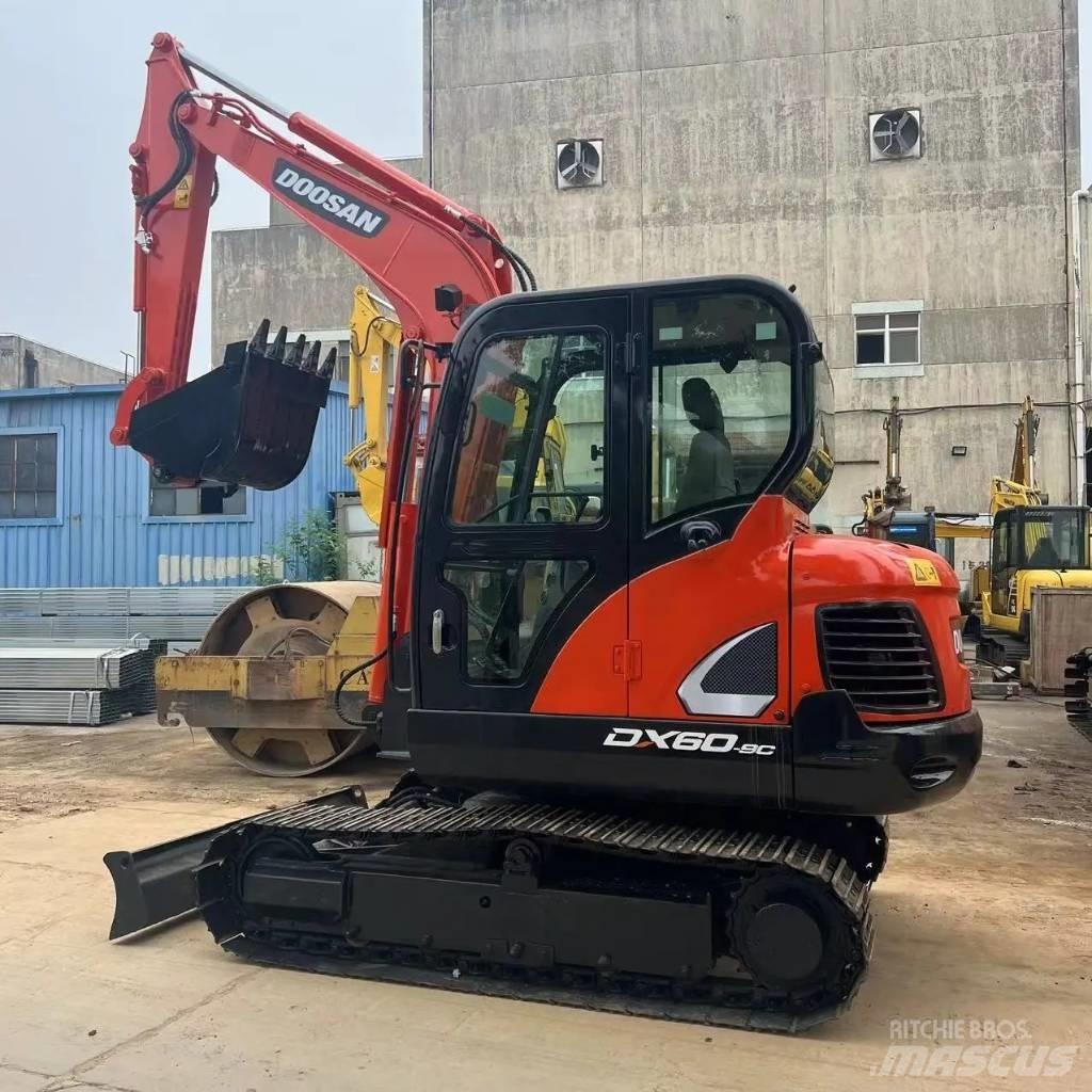 Doosan DX60 Excavatoare pe șenile
