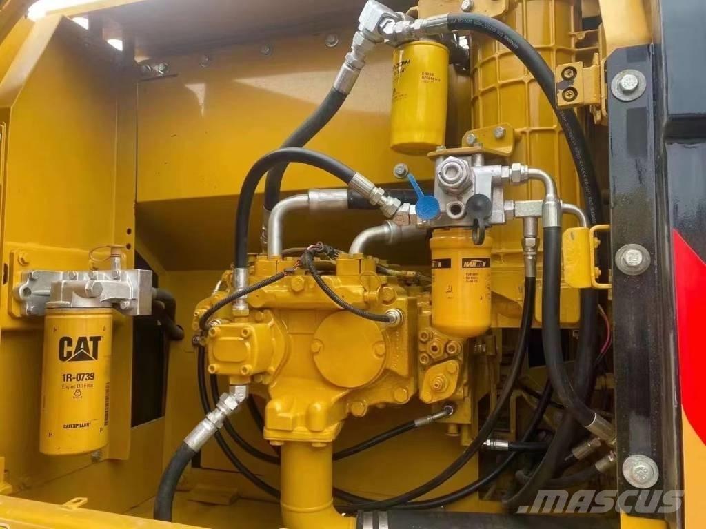 CAT 320d Excavatoare pe șenile
