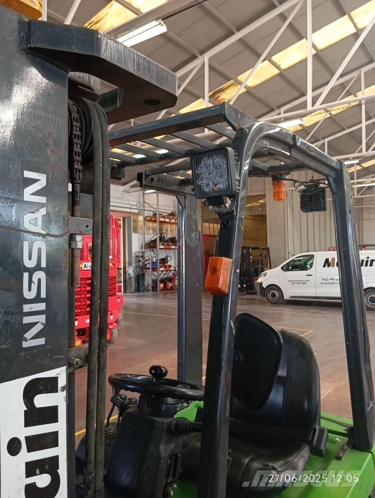 Nissan 1N1L180Q Stivuitor diesel