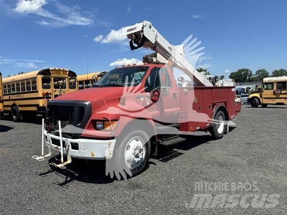 Ford F750 Platforme aeriene montate pe camion