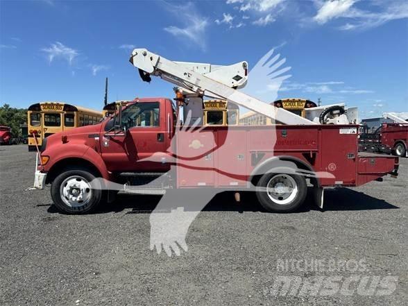 Ford F750 Platforme aeriene montate pe camion