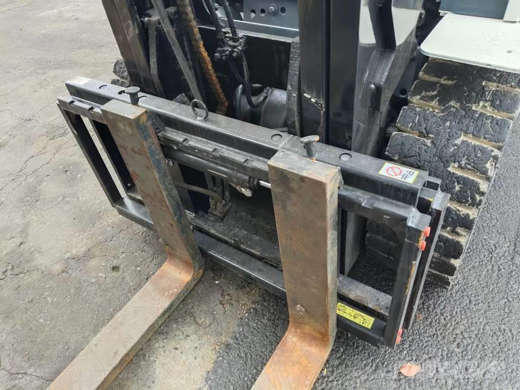 TCM 3t Stivuitor diesel