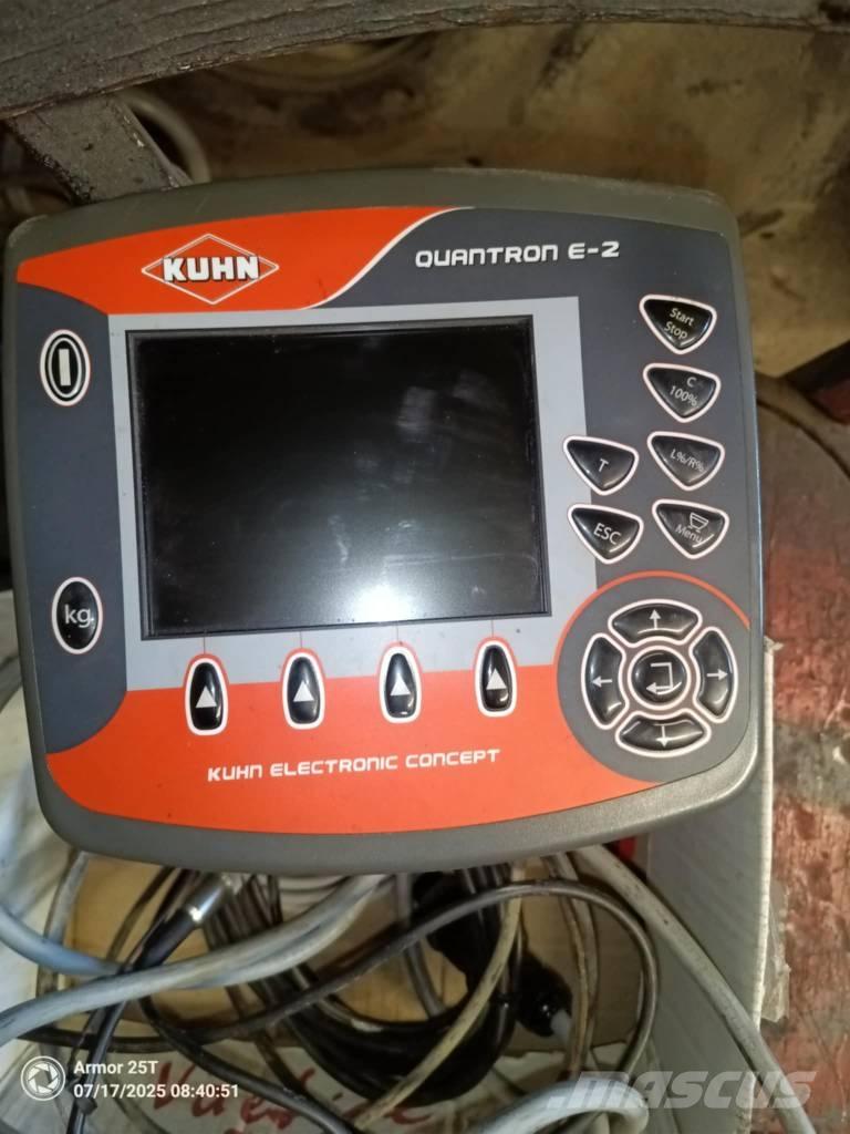 Kuhn AXIS 20.1W Împrastierea mineralelor