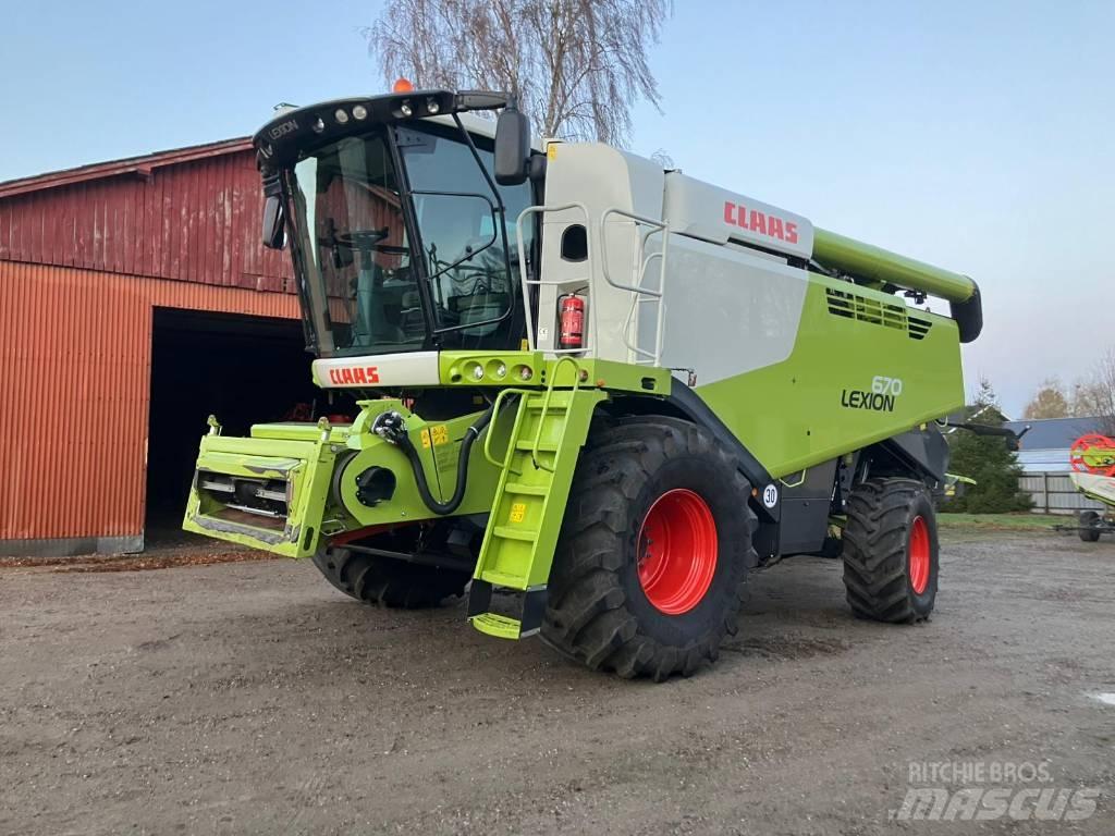 CLAAS Lexion 670 Combine de secerat