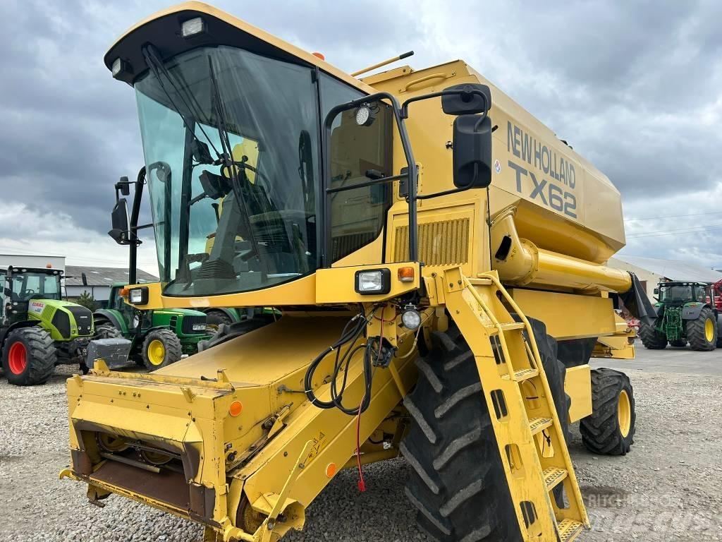 New Holland TX 62 Combine de secerat