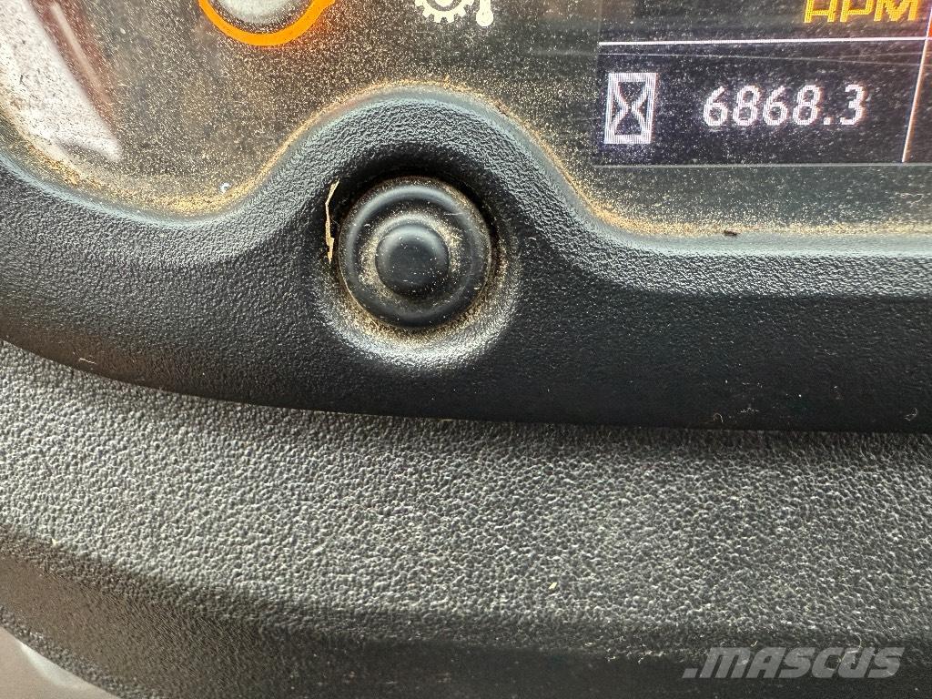 JCB 413 S Incarcator pe pneuri