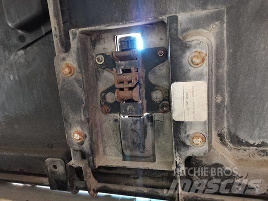 CAT TH337 mask Cabine si interior